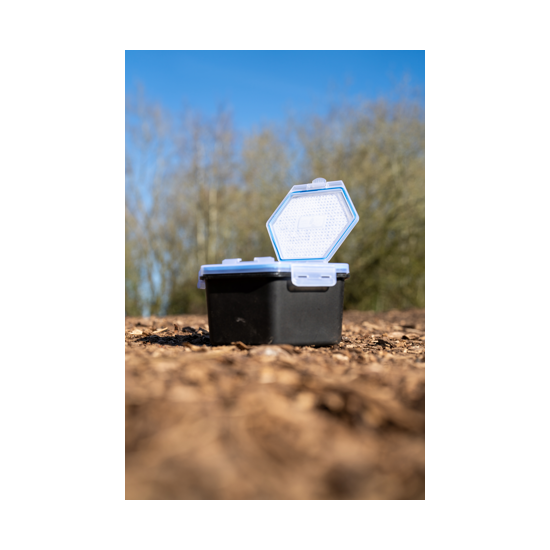Cutie momeala Zebco - Secure-Lock Bait Box and Sieve 2.0L